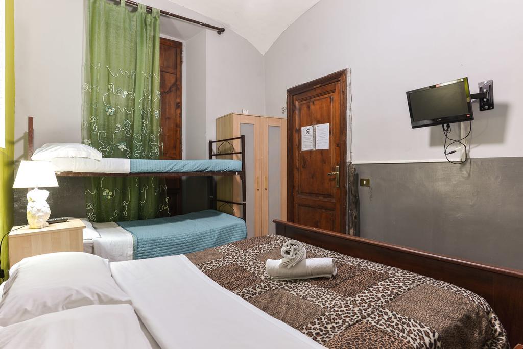 Napoleon Hostal *