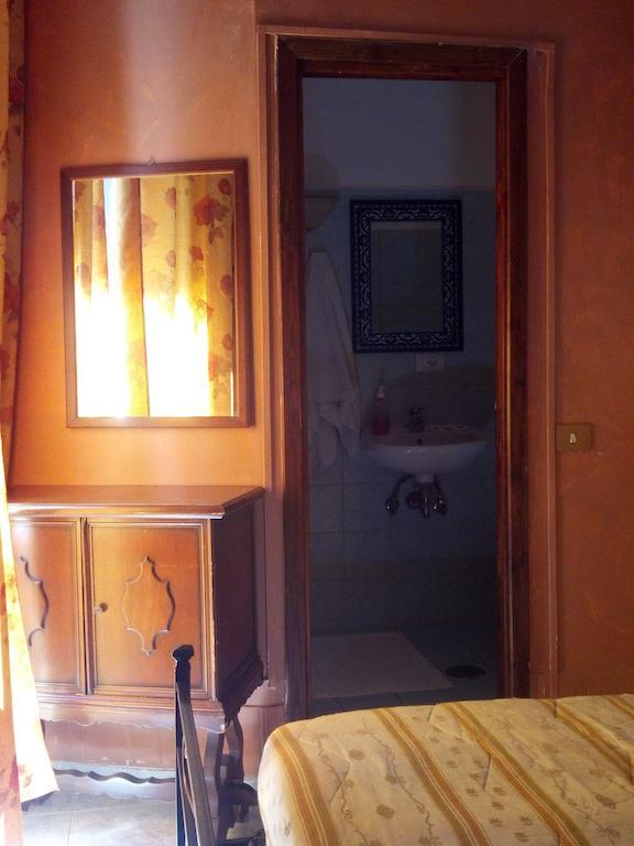 Napoleon Hostal Roma